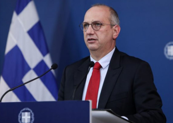 Οικονόμου για παρακολουθήσεις: Η κυβέρνηση χειρίζεται το ζήτημα με απόλυτο θεσμικό σεβασμό, στο πλαίσιο του νόμου