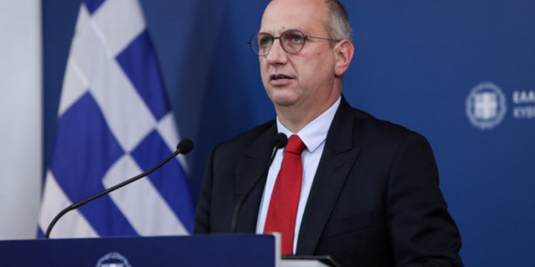 Οικονόμου για παρακολουθήσεις: Η κυβέρνηση χειρίζεται το ζήτημα με απόλυτο θεσμικό σεβασμό, στο πλαίσιο του νόμου