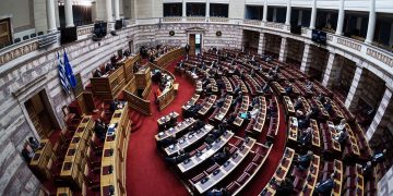 Ανοίγει στις 22 Αυγούστου η Βουλή για τις παρακολουθήσεις