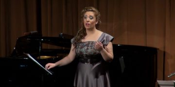 Ένα πιάνο μια φωνή