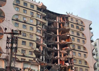 Στους 4.890 ανέρχεται ο αριθμός των νεκρών από τον σεισμό 7,7 Ρίχτερ στη ΝΑ Τουρκία [photos]