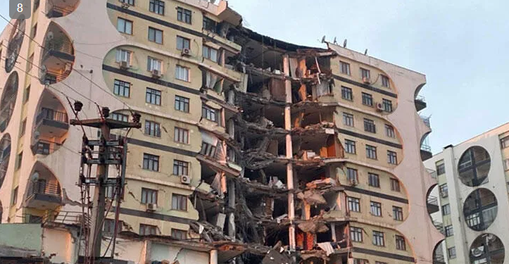 Στους 4.890 ανέρχεται ο αριθμός των νεκρών από τον σεισμό 7,7 Ρίχτερ στη ΝΑ Τουρκία [photos]