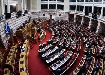 Κατατέθηκε στη Βουλή η τροπολογία που βάζει “μπλόκο” στο κόμμα Κασιδιάρη