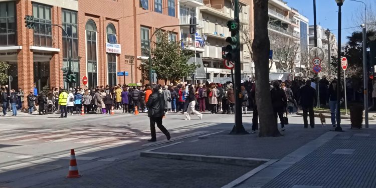 Αλεξανδρούπολη: Συγκέντρωση και πορεία διαμαρτυρίας μπροστά από το Δημαρχείο
