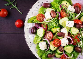 Έρευνα: Η μεσογειακή διατροφή σχετίζεται με μειωμένο κίνδυνο εμφάνισης άνοιας