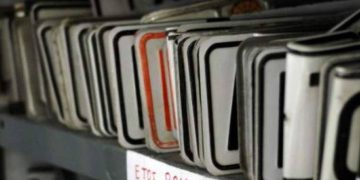 Επιστρέφονται λόγω Πάσχα οι πινακίδες και οι άδειες οδήγησης