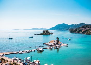 Βασίλης Κικίλιας: «Oι Έλληνες γέμισαν όλους τους πασχαλινούς προορισμούς»