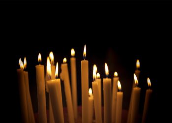 Άγιο Φως από τον Πανάγιο Τάφο: Τι ώρα φτάνει στην Αλεξανδρούπολη