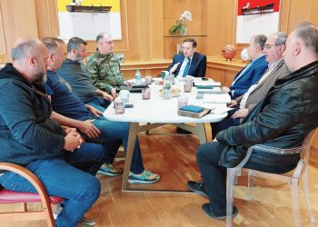 Σύσκεψη των εμπλεκόμενων φορέων για την ασφαλή πρόσβαση στο Δέλτα του Έβρου, στο γραφείο δημάρχου Αλεξανδρούπολης