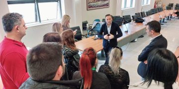 Η ομάδα των ΕΠΑΣ Μαθητείας Αλεξανδρούπολης & Ξάνθης στον δήμαρχο Αλεξανδρούπολης για το καινοτόμο “ΡΕΒΥΔΩΡ”