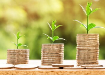 Αυξήθηκαν οι καταθέσεις, μειώθηκαν τα δάνεια τον Απρίλιο 2023