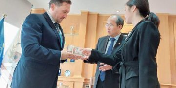 Συνάντηση Γιάννη Ζαμπούκη με τον Πρέσβη της Λαϊκής Δημοκρατίας της Κίνας