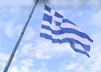 Αλεξανδρούπολη: Υψώθηκε η μεγαλύτερη ελληνική σημαία 600 τ.μ.