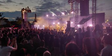 Ο Θανάσης Παπακωσταντίνου στο θέατρο Αλτιναλμάζη