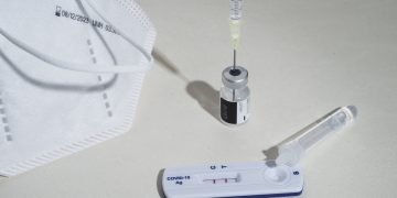 Ιατρικοί Σύλλογοι ΑΜΘ : Ζητούν την παρέμβαση του Π.Ι.Σ. για τη μη διενέργεια rapid tests από φαρμακεία