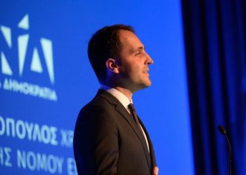 Γραμματέας της Διαρκούς Επιτροπής Εθνικής Άμυνας & Εξωτερικών Υποθέσεων ο Χρήστος Δερμεντζόπουλος