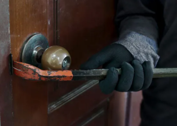 Κυριακή – Σουφλίου: Στην εντατική διασωληνωμένη 70χρονη που δέχτηκε επίθεση από ληστές στο σπίτι της