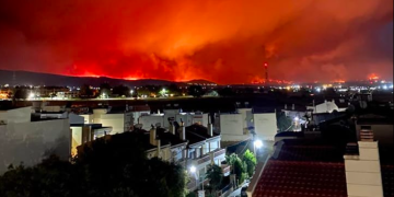 Σε πύρινο κλοιό η Αλεξανδρούπολη – Εκκενώθηκαν για προληπτικούς λόγους η Κίρκη & η Παλαγία
