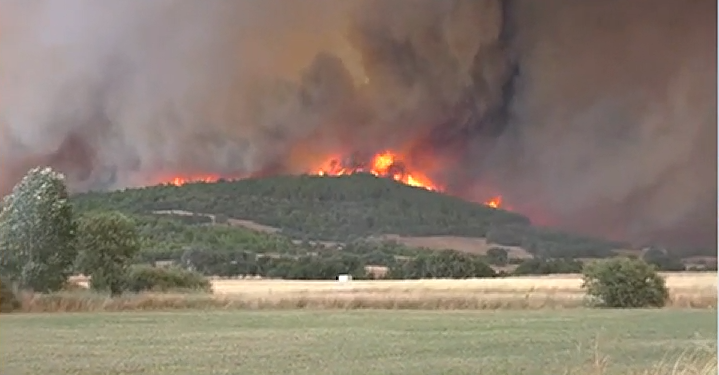 Ανεξέλεγκτη για 9η μέρα η φωτιά στον Έβρο – Εκκενώθηκε η Λευκίμμη