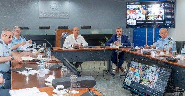 Σύσκεψη για τη λήψη μέτρων που αφορούν τους διακινητές στον Έβρο και διαμαρτυρία
