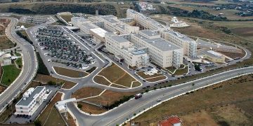 Σε εξέλιξη μεγάλη επιχείρηση για την εκκένωση του Πανεπιστημιακού Νοσοκομείου Αλεξανδρούπολης