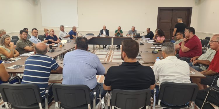 Αλεξανδρούπολη: Ενημερωτική σύσκεψη αγροτών και κτηνοτρόφων υπό την προεδρία του Σταύρου Κελέτση