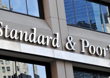 Standard & Poor’s: Aναβάθμιση του αξιόχρεου της Ελλάδας σε «BBB-» με σταθερές προοπτικές
