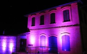 Στα ροζ το Μουσείο Μετάξης για την πρόληψη του Καρκίνου του Μαστού – Το μήνυμα της Ελληνικής Αντικαρκινικής Εταιρείας