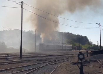 Αλεξανδρούπολη: Καίγεται το εμβληματικό κτίριο του Γαλλικού Σταθμού