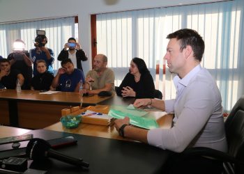 Κασσελάκης από Λάρισα: Εξοργισμένος για τη συγκάλυψη στο δυστύχημα των Τεμπών