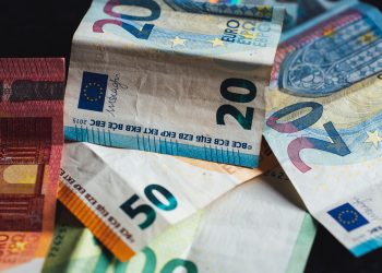 Έρχεται Χριστουγεννιάτικο δώρο 250 ευρώ από την κυβέρνηση