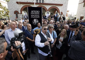 Χρόνης Αηδονίδης: Υπό τους ήχους θρακιώτικης παραδοσιακής μουσικής το τελευταίο αντίο