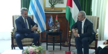 Συνάντηση Μητσοτάκη με τον Πρωθυπουργό της Παλαιστινιακής Αρχής: “Διαχρονική η στήριξη της Ελλάδας στη λύση των δύο κρατών”