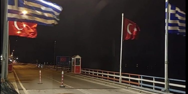 Τουρκικά ΜΜΕ : Τούρκοι καμικάζοι εξουδετερώθηκαν στον Έβρο – Ετοίμαζαν επίθεση αυτοκτονίας