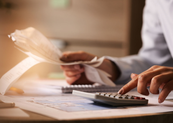 Φοροδιαφυγή: Σε διαβούλευση το νομοσχέδιο – Τι προβλέπει για ελεύθερους επαγγελματίες & Airbnb