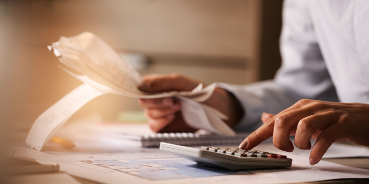 Φοροδιαφυγή: Σε διαβούλευση το νομοσχέδιο – Τι προβλέπει για ελεύθερους επαγγελματίες & Airbnb