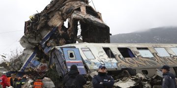 Τέμπη: Βρέθηκαν ανθρώπινα μέλη στα βαγόνια των τρένων