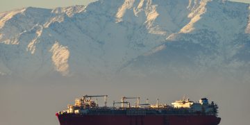 Έφτασε το πλοίο FSRU στο λιμάνι της Αλεξανδρούπολης