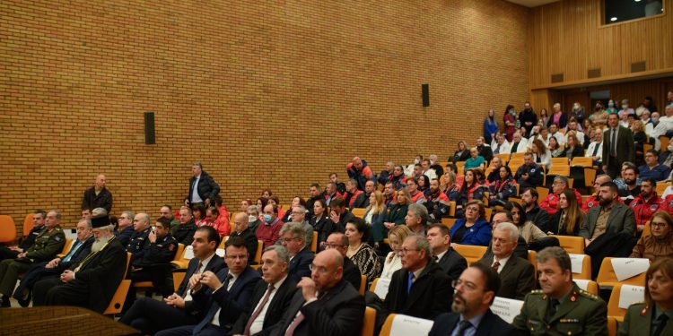 ΠΓΝΑ: Τελετή βράβευσης όσων συνέβαλαν στην εκκένωση κατά τη διάρκεια της πυρκαγιάς