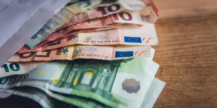Από 1η Απριλίου ο νέος κατώτατος μισθός σε ιδιωτικό τομέα