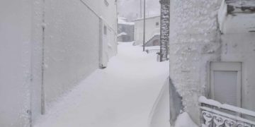 Στα λευκά έχει ντυθεί η Σαμοθράκη με τα σχολεία να παραμένουν και σήμερα κλειστά (photos)