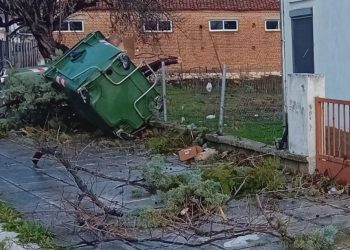 Ανεμοστρόβιλος “χτύπησε” το Αμόριο Σουφλίου – Σοβαρές καταστροφές σε σπίτια