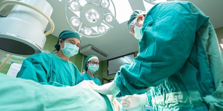 Η απόφαση της κυβέρνησης για άμεση έναρξη των απογευματινών χειρουργείων επί πληρωμή διογκώνει τις ανισότητες