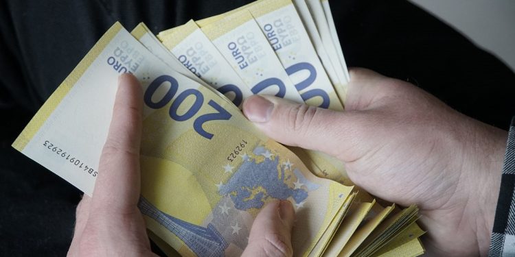 ΕΡΓΑΝΗ: Πού κυμάνθηκαν οι μισθοί των εργαζομένων το 2023