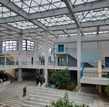 ΔΠΘ: Ελεύθερη η ομάδα ατόμων που εισέβαλε στο κτήριο της Νομικής