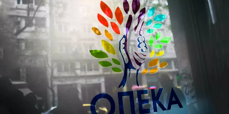 Καταβάλλονται τα επιδόματα του ΟΠΕΚΑ