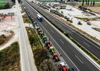 Στην πλατεία Συντάγματος έφτασαν οι αγρότες