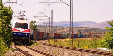 Ξάνθη: Μηχανοδηγός σταμάτησε τρένο σε αφύλακτη διάβαση για να ελέγξει την κυκλοφορία