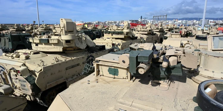 Γέμισε με αμερικανικά Abrams και Bradley η Αλεξανδρούπολη (photos)