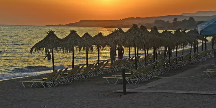 Κυρ. Μητσοτάκης: Ελεύθερη πρόσβαση στις παραλίες για όλους τους πολίτες